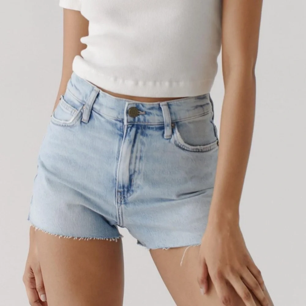 NWT Urban Outfitters BDG High Waisted Girlfriend Shorts Light Wash